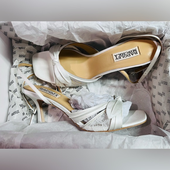 Badgley Mischka Women's Joselyn Heeled White Satin Sandal Size 8 - Picture 4 of 10